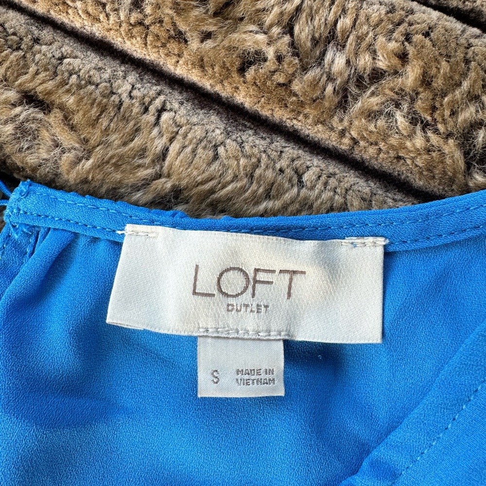 🎉5 for $40🎉 Loft Top Blouse Shirt Size S Blue - Picture 6 of 6